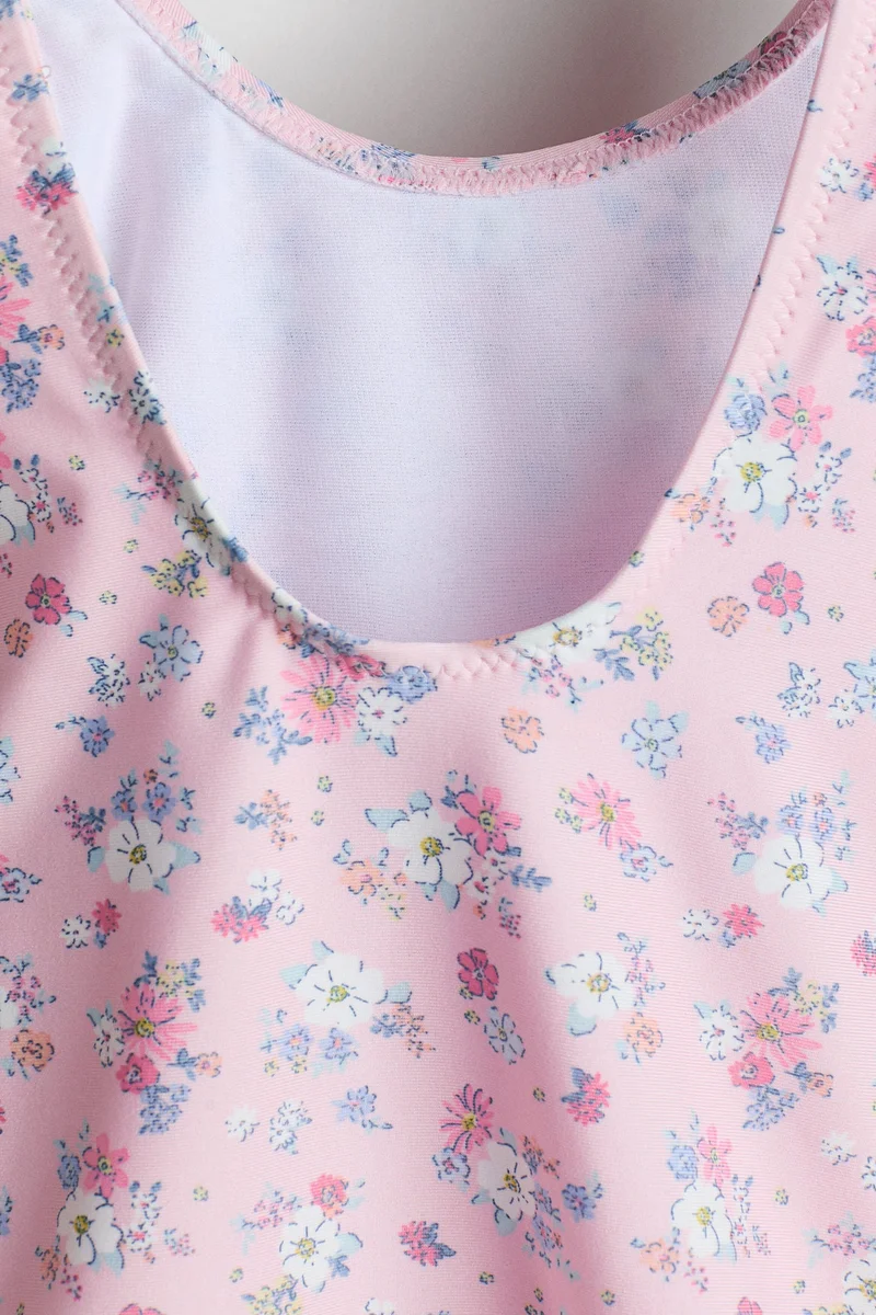 اتش اند ام ملابس سباحة مزيّنة بطبعة